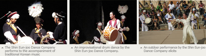 1-1.  The Shin Eun-joo Dance Company performs to the accompaniment of traditional Korean music 1-2. An improvisational drum dance by the Shin Eun-joo Dance Company. 1-3. An outdoor performance by the Shin Eun-joo Dance Company elicits enthusiastic response from the audience.