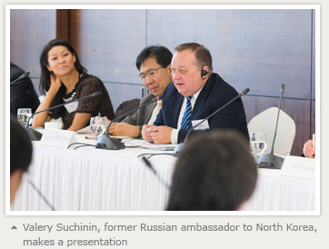 ▲ Valery Suchinin, former Russian ambassador to North Korea, makes a presentation
