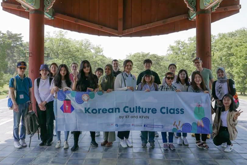 Korean Culture Class Goes to Hwaseong