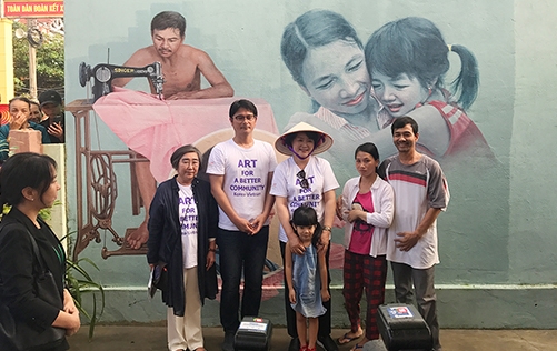 [Review] First Lady Kim Jung-sook Visits Tam Thanh <font color='red'>Mural</font> <font color='red'>Village</font>