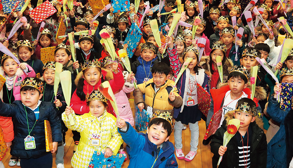 Spring Arrives : with <font color='red'>School</font> Entrance Ceremony