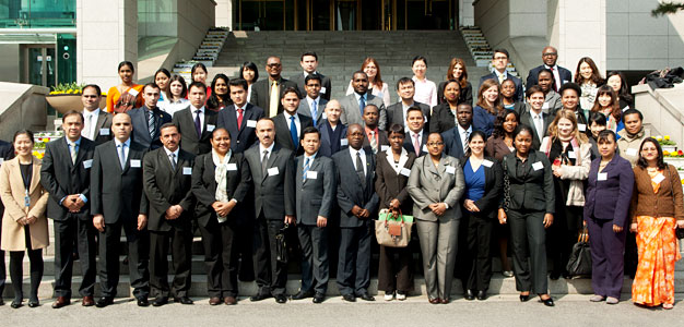 Participants of 2013 Korean Language and Culture Learning Program for <font color='red'>Diplomats</font> Visited Korean Foreign Ministry