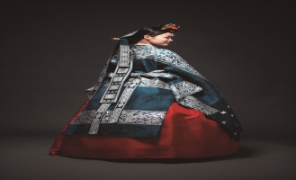 Wearing <font color='red'>Hanbok</font>, a Cultural Icon