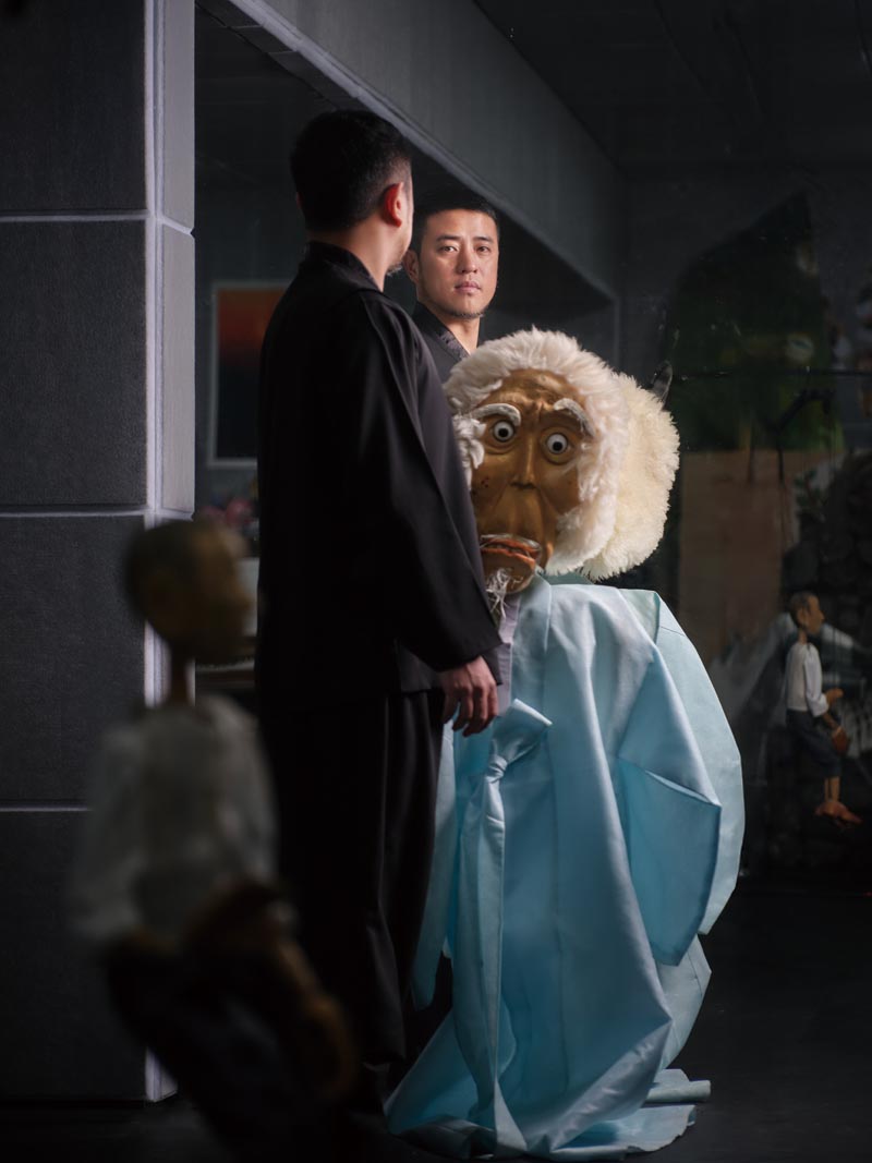 과거에서 온 현재의 인형들