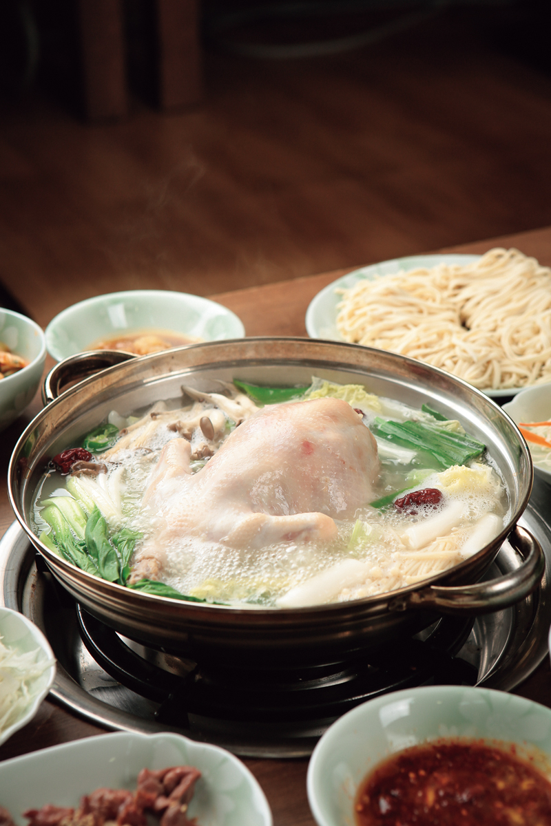 Dakhanmari: Seoul’s Iconic Chicken Dish 